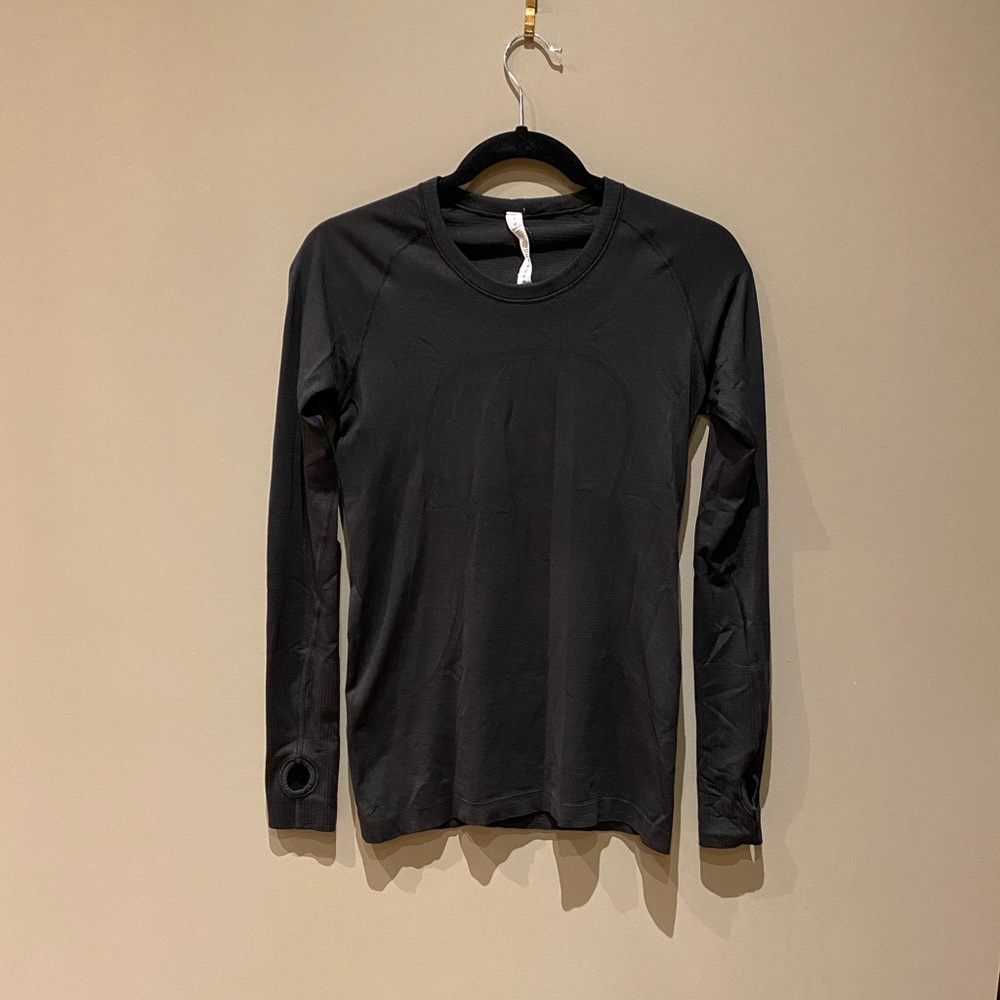 Worn once Lululemon swiftly tech long sleeve crew